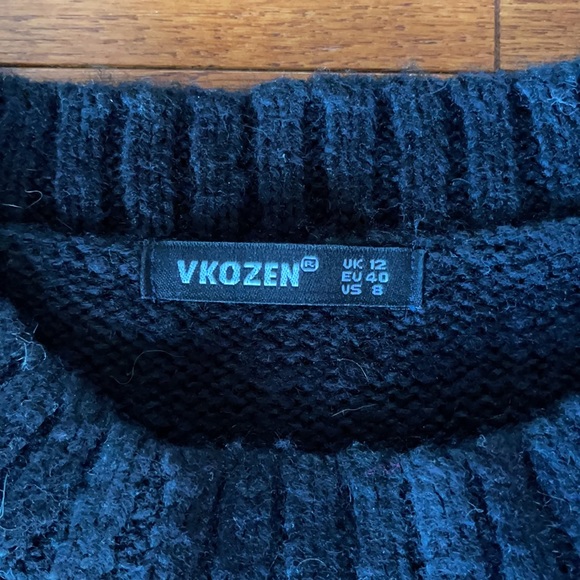 Black boxy embroidered sweater - Picture 4 of 5